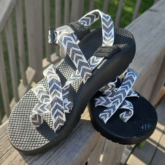 Chaco Z/Cloud 2 Sandals Women’s Size 8 Black & White Chevron Straps - Picture 1 of 8
